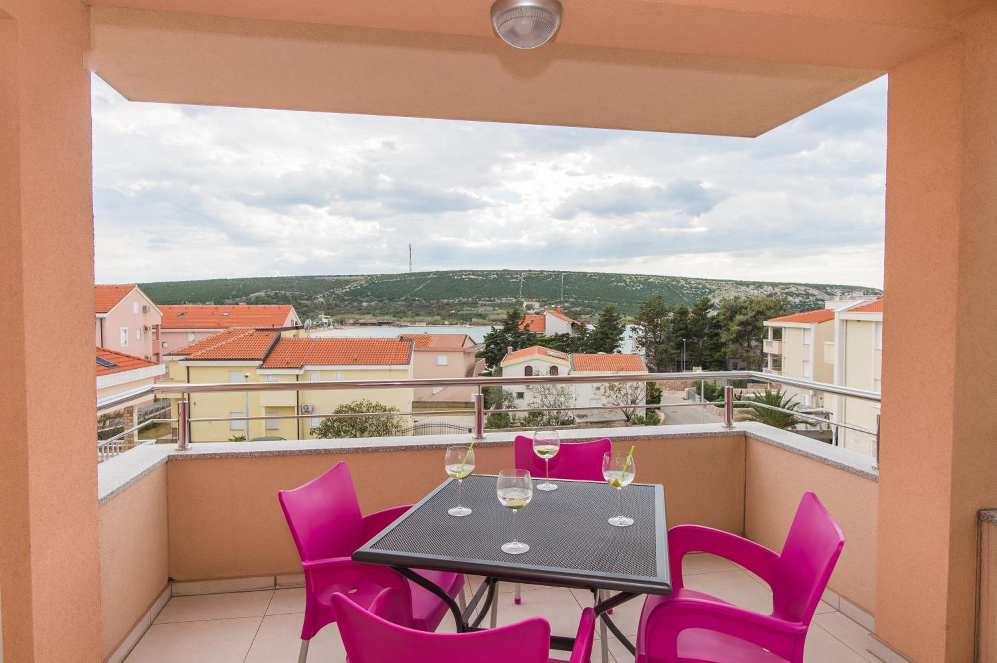 Apartments Kristina, Place For The Family Stara Novalja Exterior photo