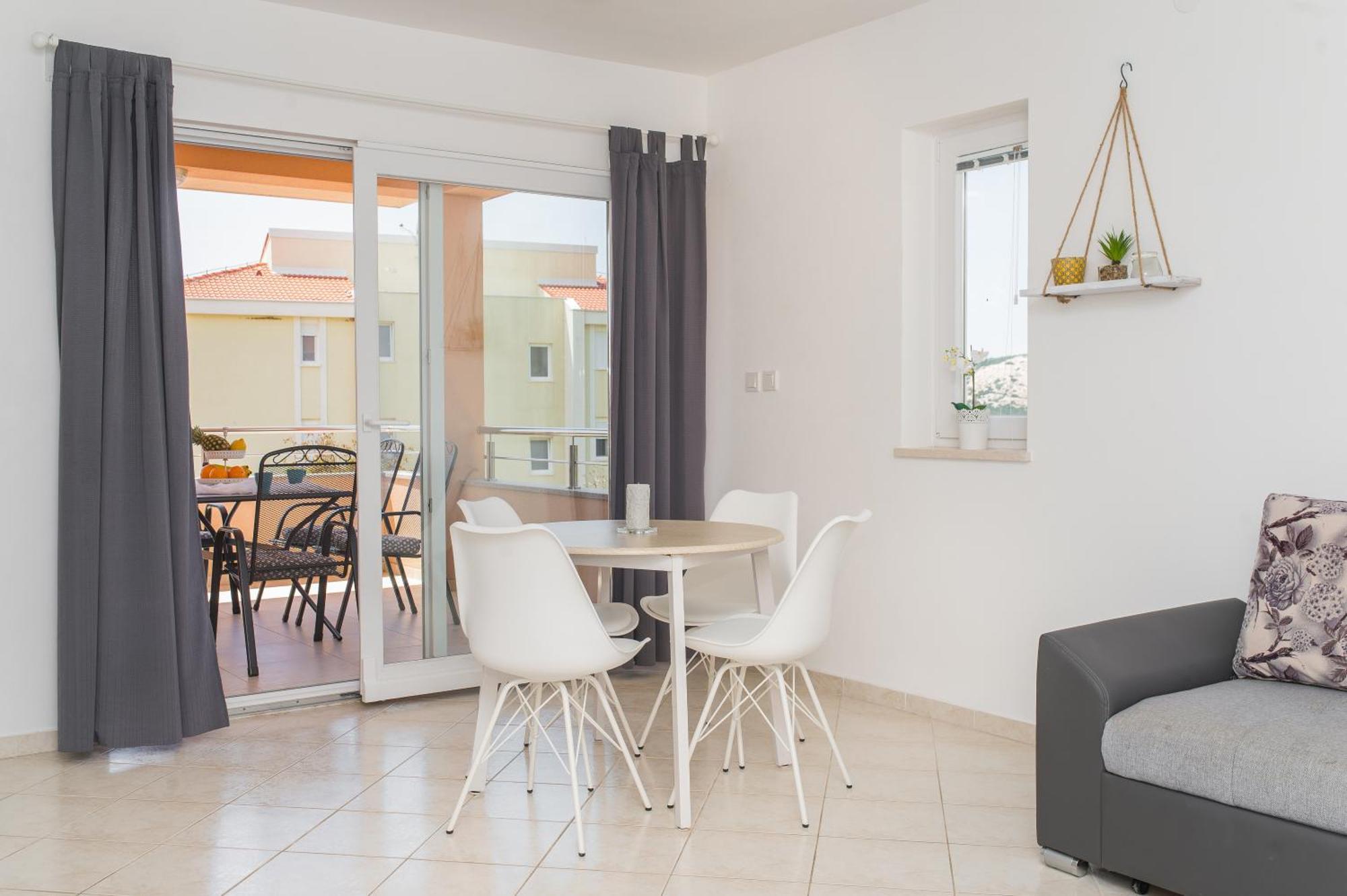Apartments Kristina, Place For The Family Stara Novalja Exterior photo