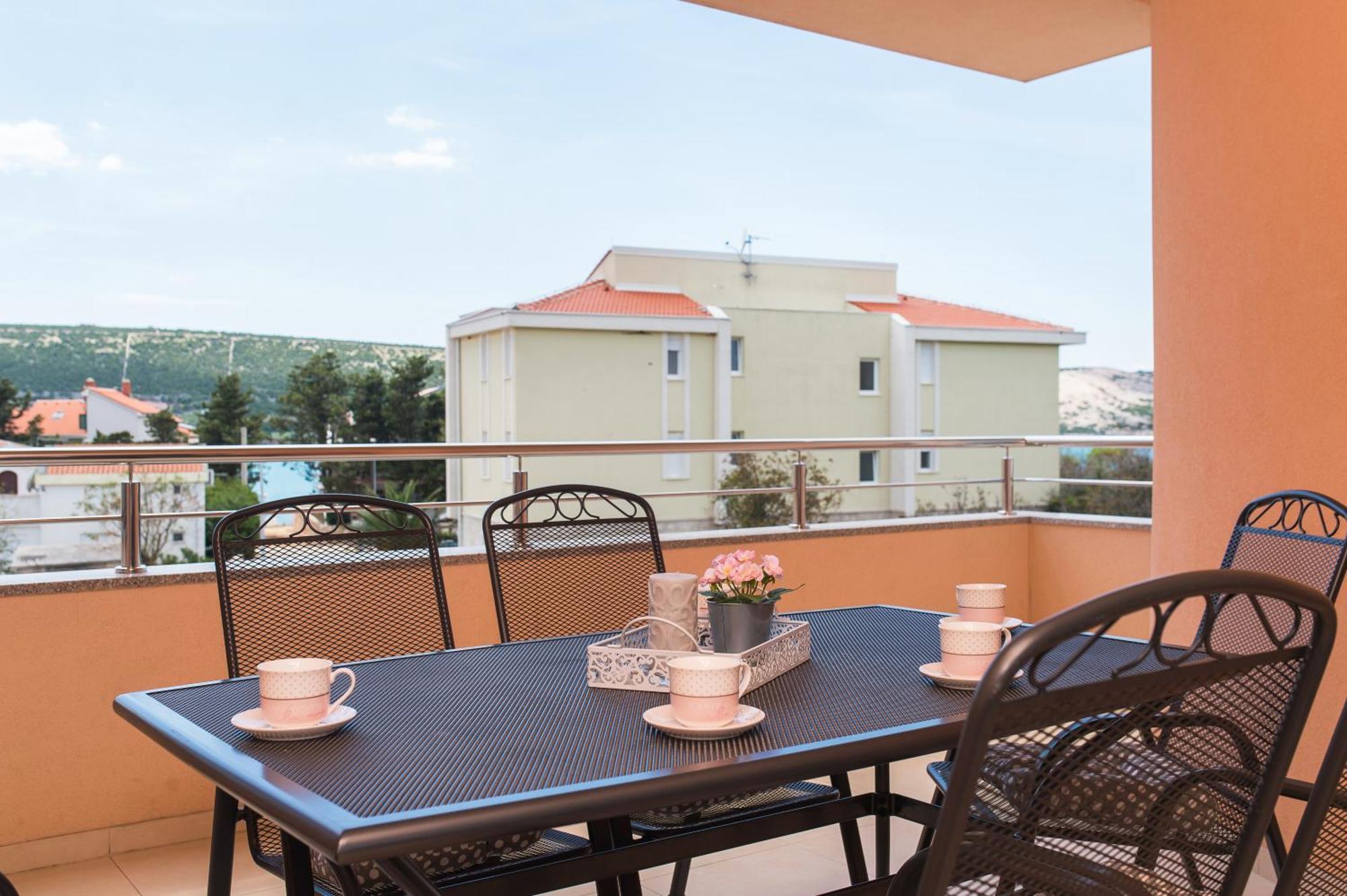 Apartments Kristina, Place For The Family Stara Novalja Exterior photo