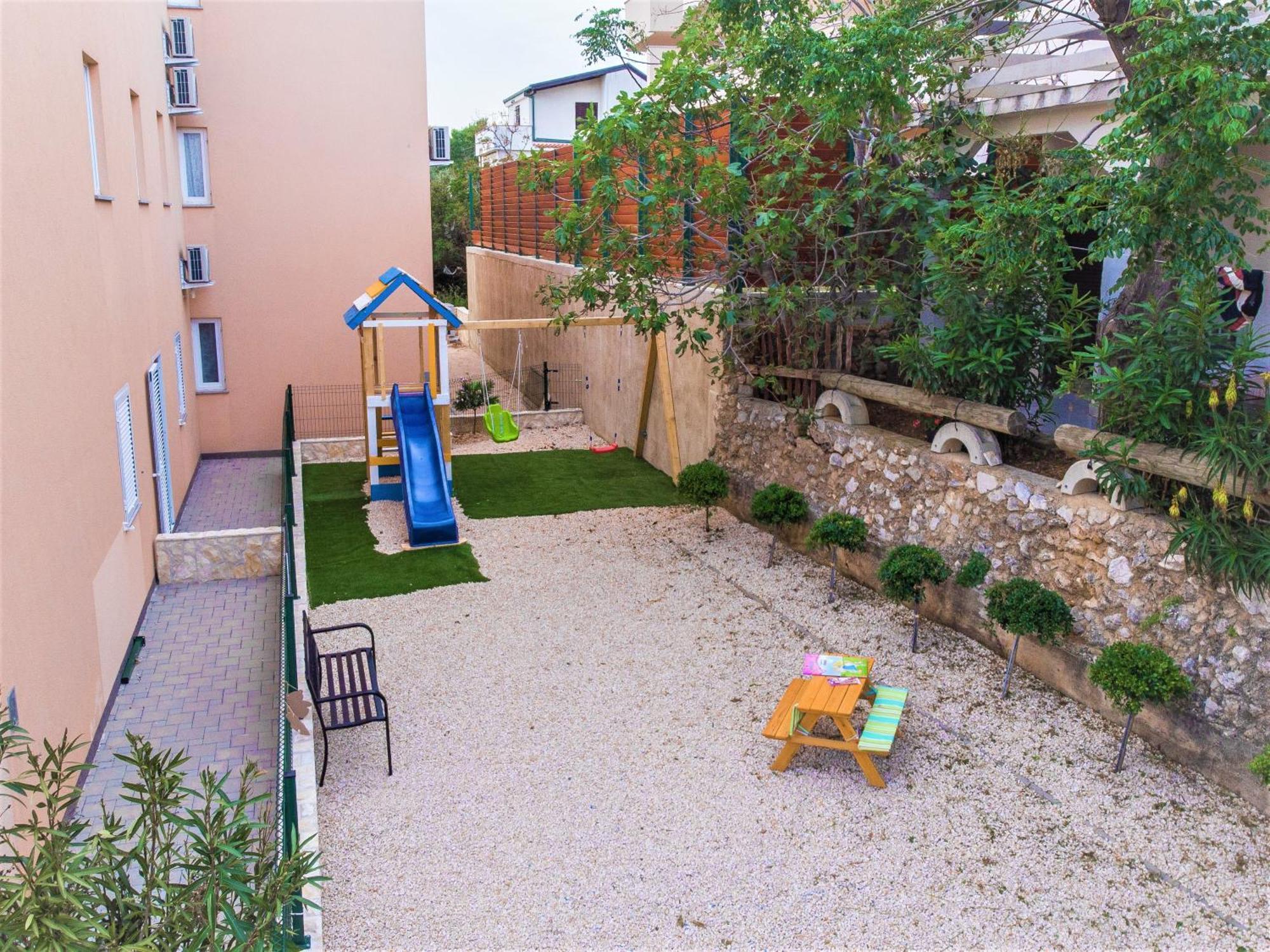 Apartments Kristina, Place For The Family Stara Novalja Exterior photo