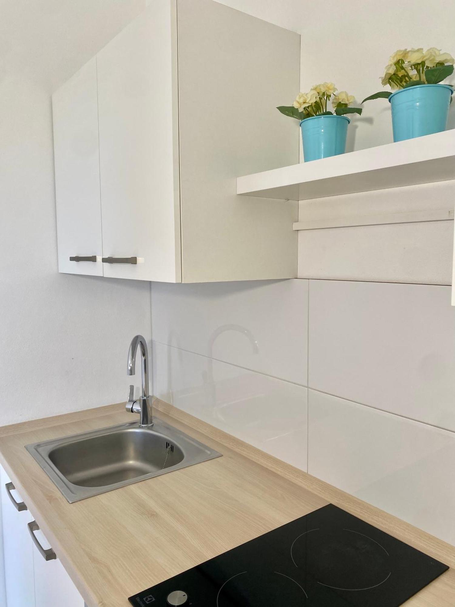 Apartments Kristina, Place For The Family Stara Novalja Exterior photo