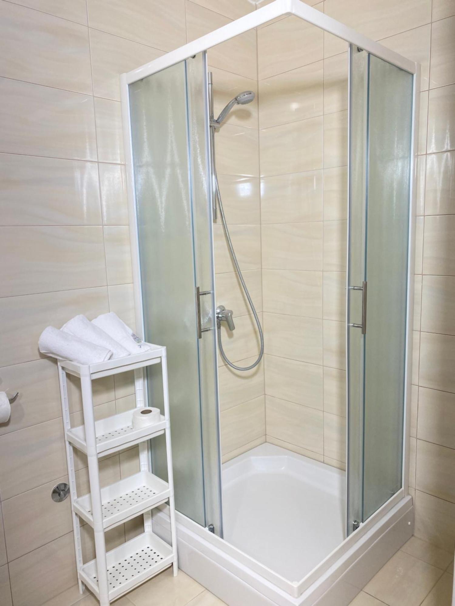 Apartments Kristina, Place For The Family Stara Novalja Exterior photo